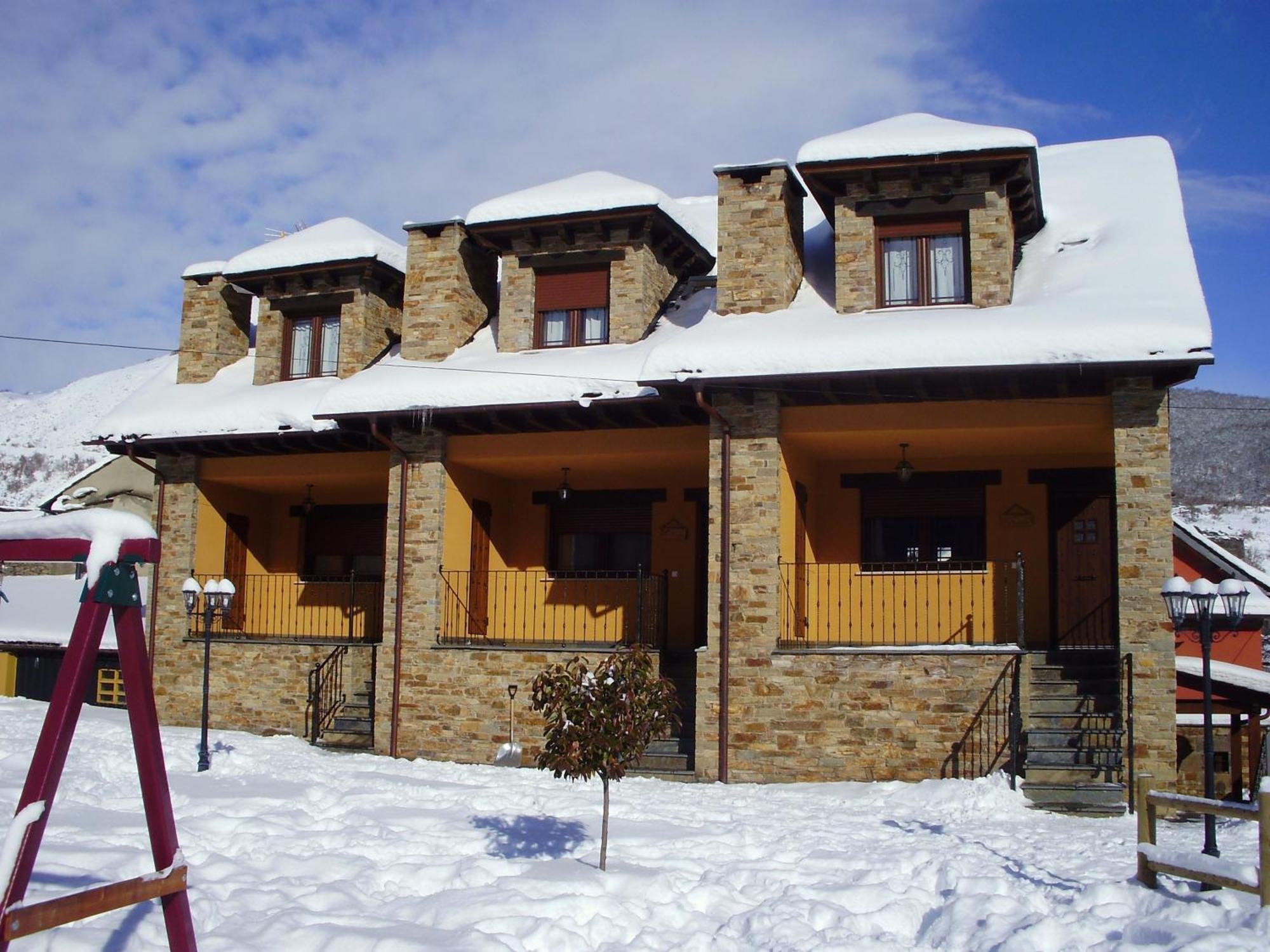 Apartamentos Rurales L'Abiseu Кабоальес-де-Абахо Экстерьер фото